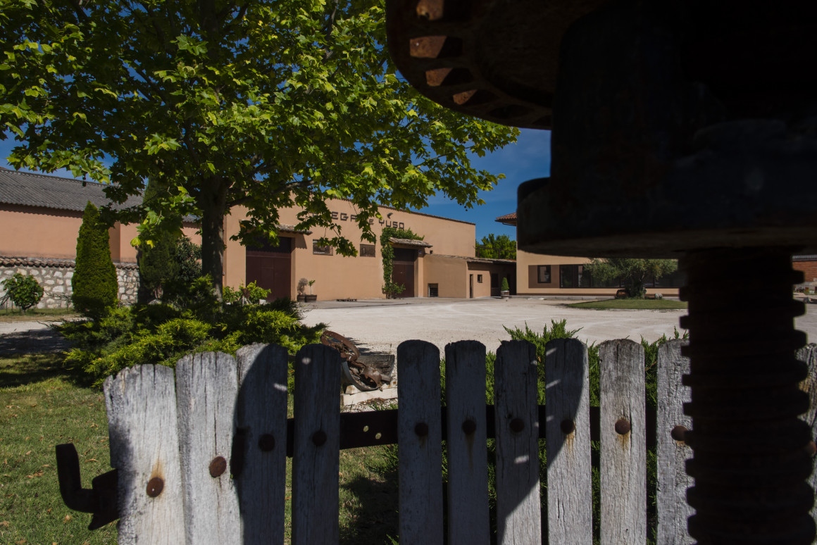 VEGA-DE-YUSO-BODEGA (46).jpg vista jardín Vega de Yuso